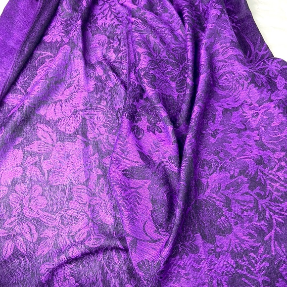 Rich deep jewel tone purple and black pashmina scarf two sided weave tasseled - Picture 10 of 11